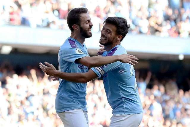 B. Silva (trái) lập cú hat-trick trong chiến thắng 8-0 của Man City.