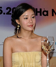 Kim Ah Joong tại
buổi họp báo sáng nay.