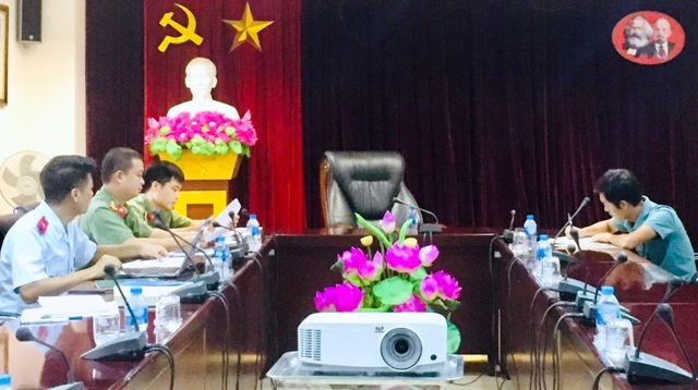 Cơ quan chức năng làm việc với đối tượng Nguyễn Xuân Phú.