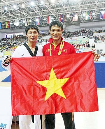 Hai anh em võ sĩ Nguyễn Văn Hùng (phải) và Nguyễn Trọng Cường. 