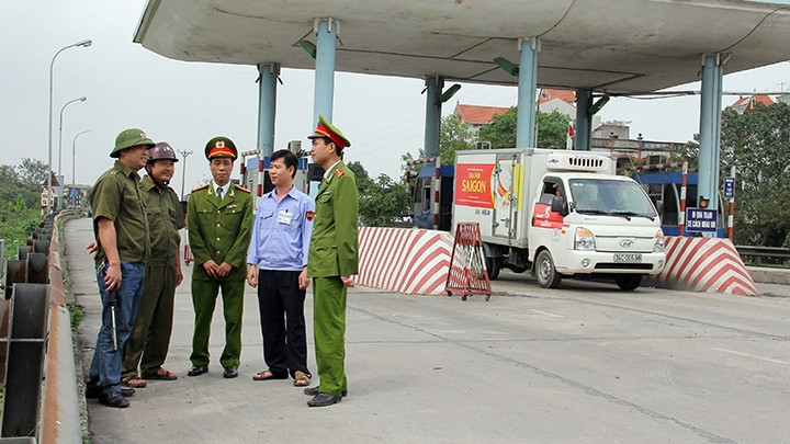 Công an xã Mộc Bắc, huyện Duy Tiên (Hà Nam) phối hợp Công an phường Nam Sách (TP Hưng Yên) giữ gìn an ninh vùng giáp ranh.