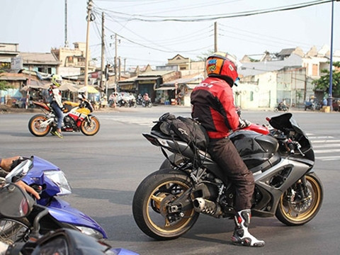 Xe phân khối lớn ngày càng được nhiều thanh niên ưa chuộng.