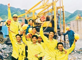 Trên công trường xây dựng
thủy điện Sơn La.