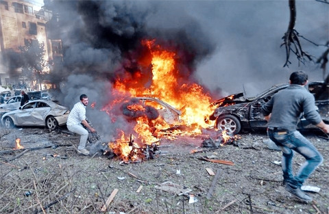 Hiện trường vụ đánh bom ở thủ đô Bây-rút, Li-băng. Ảnh AP