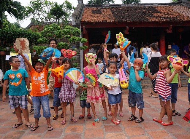 Lễ hội mặt nạ vui Tết Trung thu diễn ra tại nhà Thái Học (Văn Miếu - Quốc Tử Giám) thu hút đông các em nhỏ tới tham gia.
