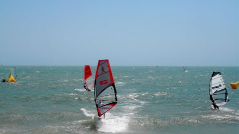 Khởi tranh Giải lướt ván buồm mở rộng Fun Cup lần thứ 15-2014 