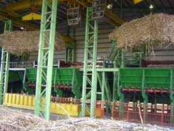 Hiện nay các nhà máy đường<br>trong nước đều có phân<br>xưởng sản xuất ethanol.