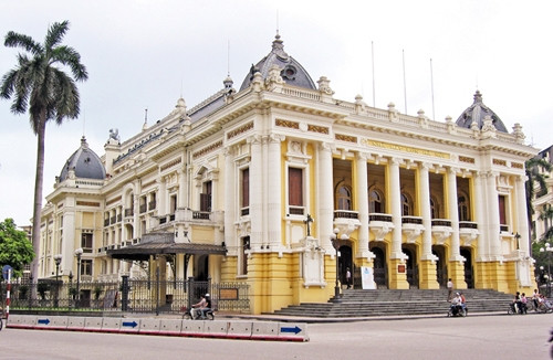 Nhà hát Lớn Hà Nội hiện vẫn là thánh đường biểu diễn nghệ thuật, với không gian và kiến trúc chuẩn mực.