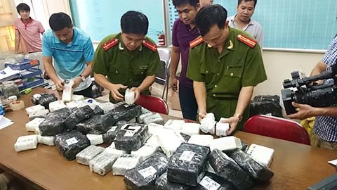 Tang vật vụ bắt giữ tại cơ quan chức năng.