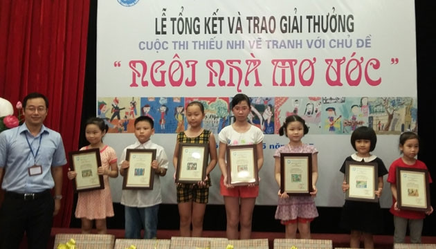 Ban tổ chức trao giải A cho các tác phẩm xuất sắc nhất cuôc thi.