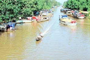 Khách thương hồ trên sông nước Hậu Giang.
Ảnh: Phan Thanh Cường.