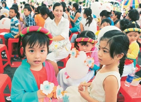 Nhân ngày Quốc tế Thiếu Nhi 1-6, ngày 30-5,<br>Công ty TNHH Liên doanh Phú Mỹ Hưng<br>tổ chức chương trình "Hướng về trẻ