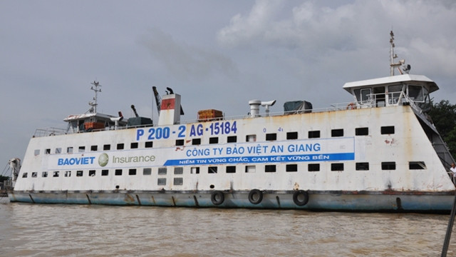 Những chiếc phà như thế này đã quá "già nua".