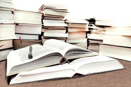 Trách nhiệm văn chương trước lịch sử