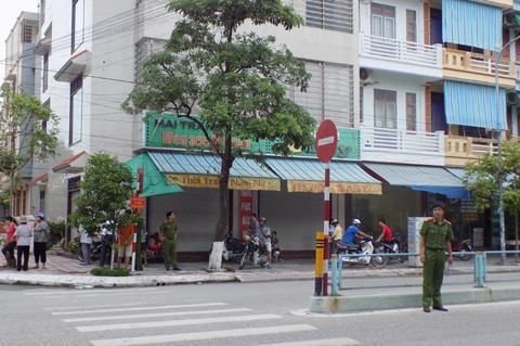 Hiện trường vụ án mạng ở thành phố Thái Bình, chiều 11-8. 