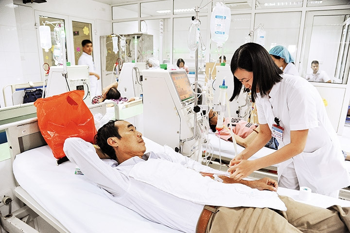 Điều trị cho bệnh nhân tại khoa Thận - Lọc máu (Bệnh viện Việt - Đức). Ảnh trong bài | Trần Hải