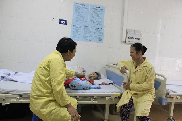 Gia đình sản phụ vui mừng chào đón đứa con đầu lòng dù mắc bệnh tim bẩm sinh phức tạp.