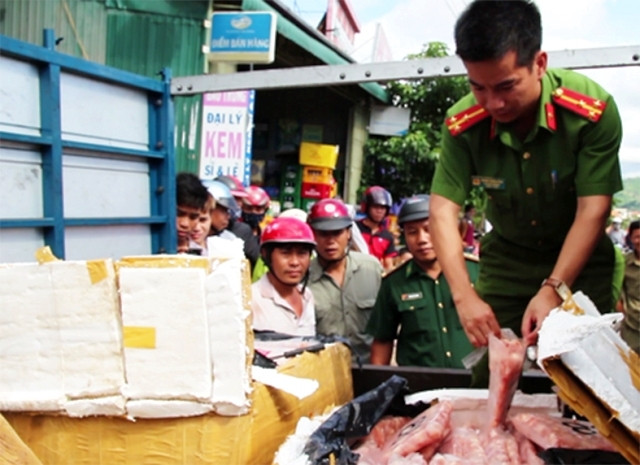 1,5 tấn sụn gân gà bị lực lượng chức năng thu giữ.