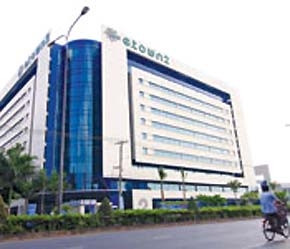 Nhà nhà làm địa ốc