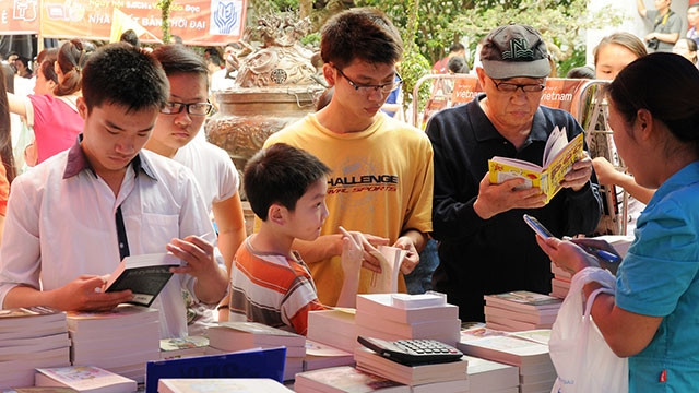 Phải tạo được sức hút từ những đầu sách thú vị, phù hợp từng độ tuổi. Ảnh: HẢI NAM