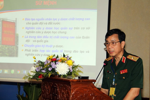 Thiếu tướng Đỗ Quyết, Giám đốc Học viện Quân y Việt Nam giới thiệu về sứ mệnh của Học viện Quân y tại hội nghị, sáng 18-7.