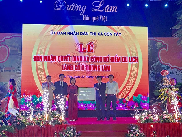Trao Quyết định công nhận Điểm du lịch Làng cổ Đường Lâm
