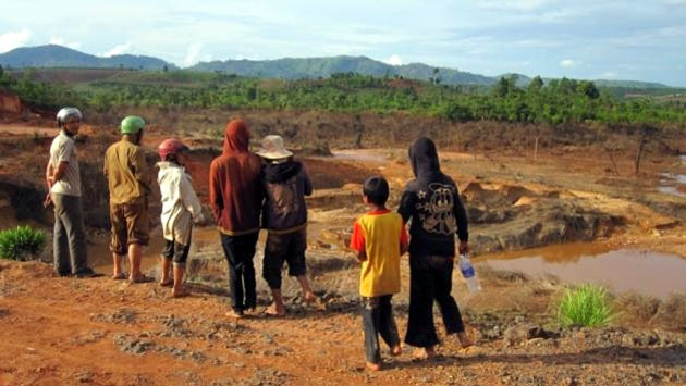 Người dân bức xúc sau sự cố vỡ đập thủy điện ở Gia Lai.