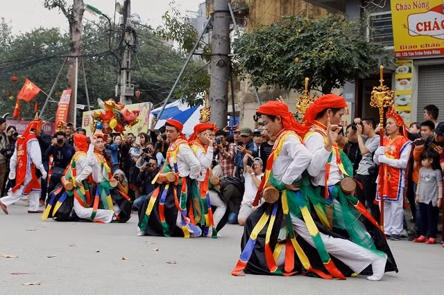 Độc đáo múa đánh bồng của trai làng Triều Khúc