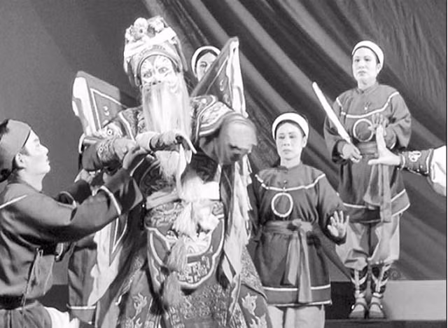 Cảnh trong vở tuồng cổ Sơn Hậudo soạn giả Đào Tấn chỉnh lý.