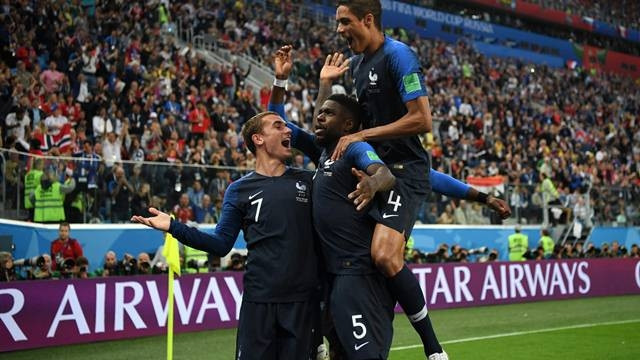 Samuel Umtiti ăn mừng bàn thắng mở tỷ số cùng đồng đội trong trận bán kết World Cup 2018 với Bỉ. (Ảnh: Getty Images)
