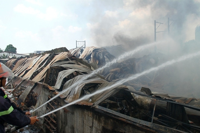 Nỗ lực chữa cháy của lực lượng PCCC.