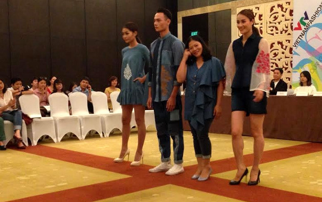 Một số mẫu được giới thiệu trong buổi họp báo.