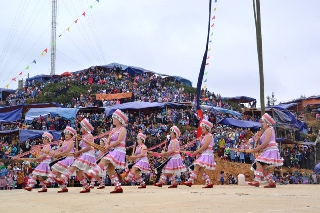Đông vui hội Gầu Tào ở Pha Long (Lào Cai).