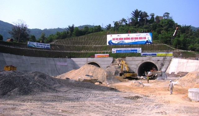 Cửa phía bắc hầm đường bộ qua Đèo Cả.