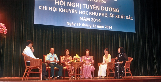 Tại buổi giao lưu các cán bộ khuyến học xuất sắc năm 2014.