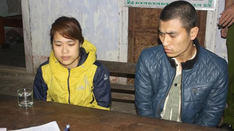 Nguyễn Thị Thơm và Nguyễn Khắc Quyết tại cơ quan công an.