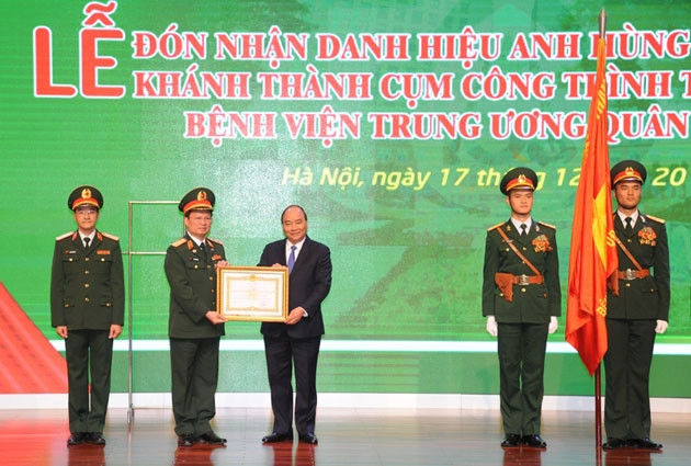 Thay mặt lãnh đạo Đảng, Nhà nước, Thủ tướng Nguyễn Xuân Phúc trao danh hiệu Anh hùng LLVTND tặng Phân viện 8