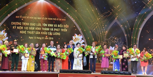 Tôn vinh các nghệ sĩ tiền bối, các NSND, NSƯT có nhiều cống hiến cho nghệ thuật cải lương.