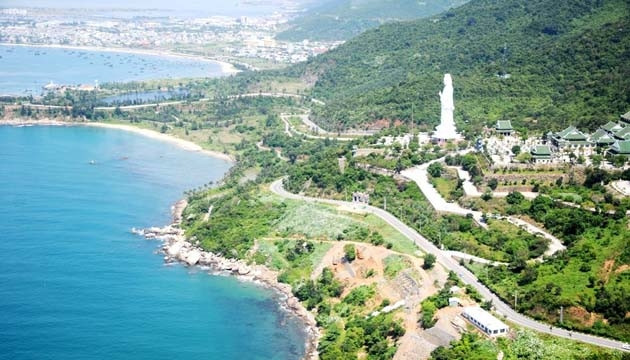 Phát triển TP Đà Nẵng thành trung tâm du lịch của Vùng và biển vùng du lịch phía bắc.