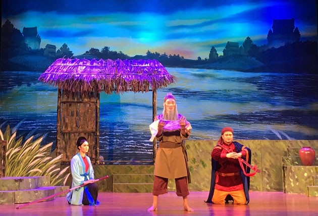 Vở "Bến nước Ngũ Bồ" của Nhà hát chèo Quân đội.
