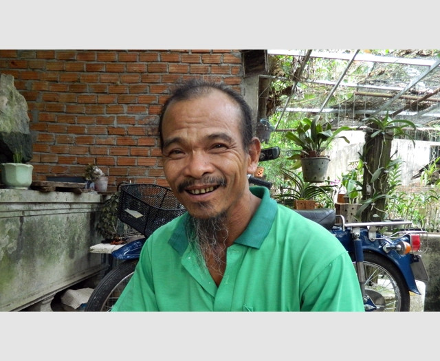 Lương y Bình chấp nhận sống nghèo vì người khác.