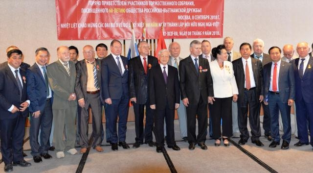 Tổng Bí thư Nguyễn Phú Trọng cùng các đại biểu dự Lễ kỷ niệm.