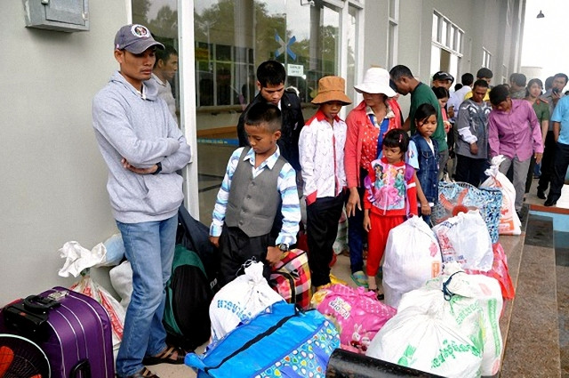 Những người trở về từ bên kia biên giới.