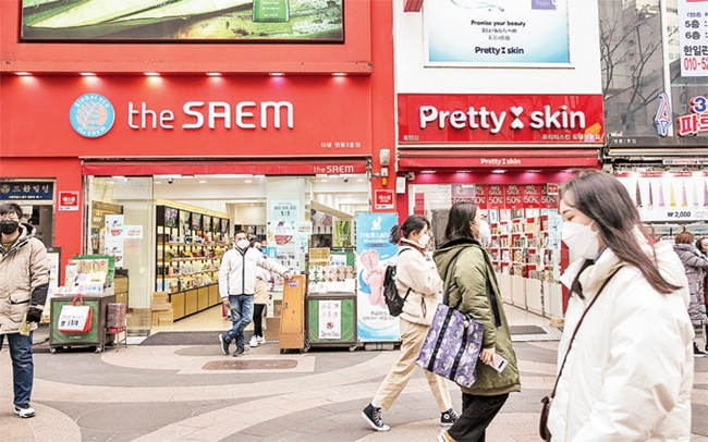 Một khu phố mua sắm ở thủ đô Seoul (Hàn Quốc). (Ảnh: THỜI BÁO NEW YORK)