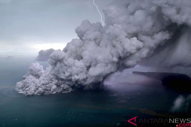 Indonesia cảnh báo chuyển hướng bay qua Eo Sunda do núi lửa hoạt động mạnh