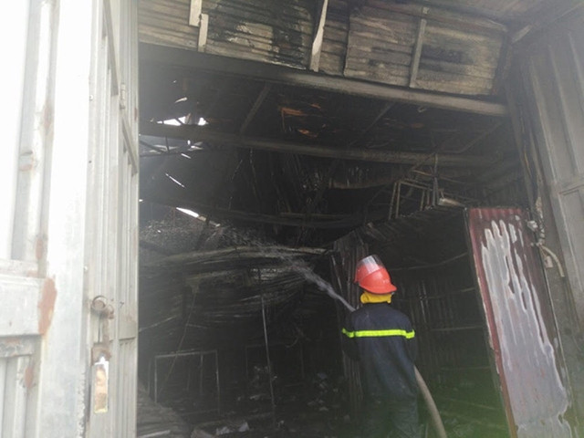 Vụ cháy do hàn xì xảy ra tại xưởng bánh kẹo xã Đức Thượng (Hoài Đức, Hà Nội).