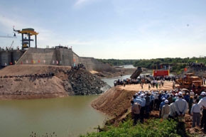 Ngăn dòng sông Bé, xây Nhà máy thuỷ điện Srok Phu Miêng