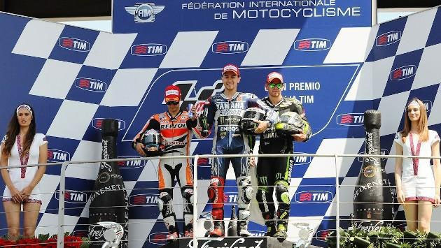 Lễ trao giải Gran Premio d’Italia 2013 (từ trái qua): Pedrosa ngậm ngùi, Lorenzo hồ hởi, Crutchlow hài lòng. (Ảnh: motogp.com)