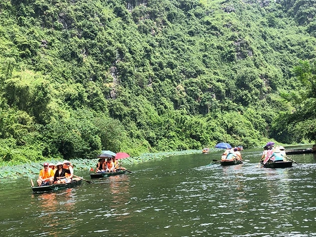 Khám phá nơi “non xanh nước biếc”