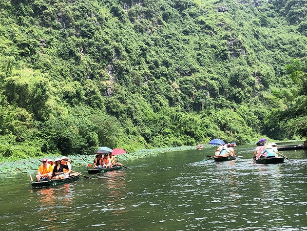 Khám phá nơi “non xanh nước biếc”